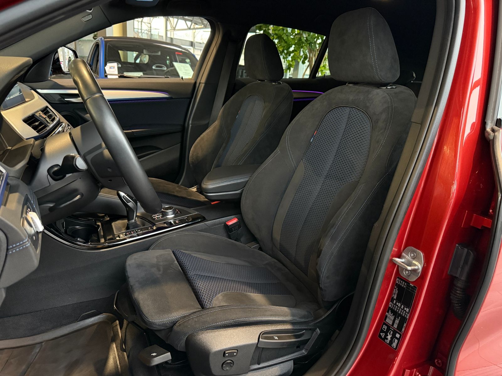 Fahrzeugabbildung BMW X2 xDrive 18 d M Sport AHK LED NAVI 20"