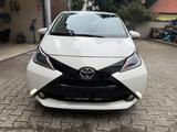 Toyota Aygo AYGO x-play °NAVI°SITZHEIZ°KLIMA°KAMERA° - weiße Toyota Aygo (X)