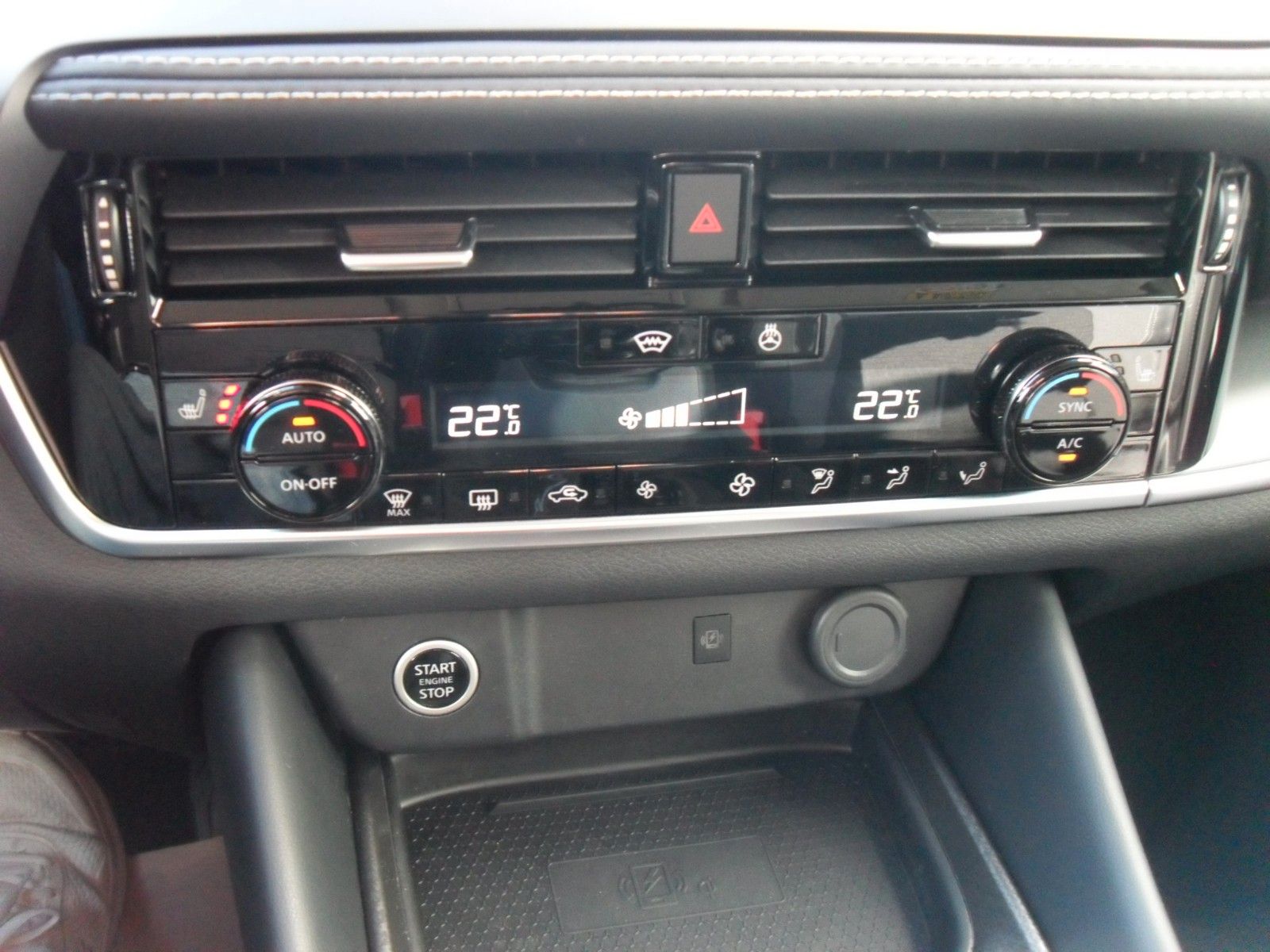 Fahrzeugabbildung Nissan Qashqai 1,3 N-Connecta | WP | ACC | HeadUp