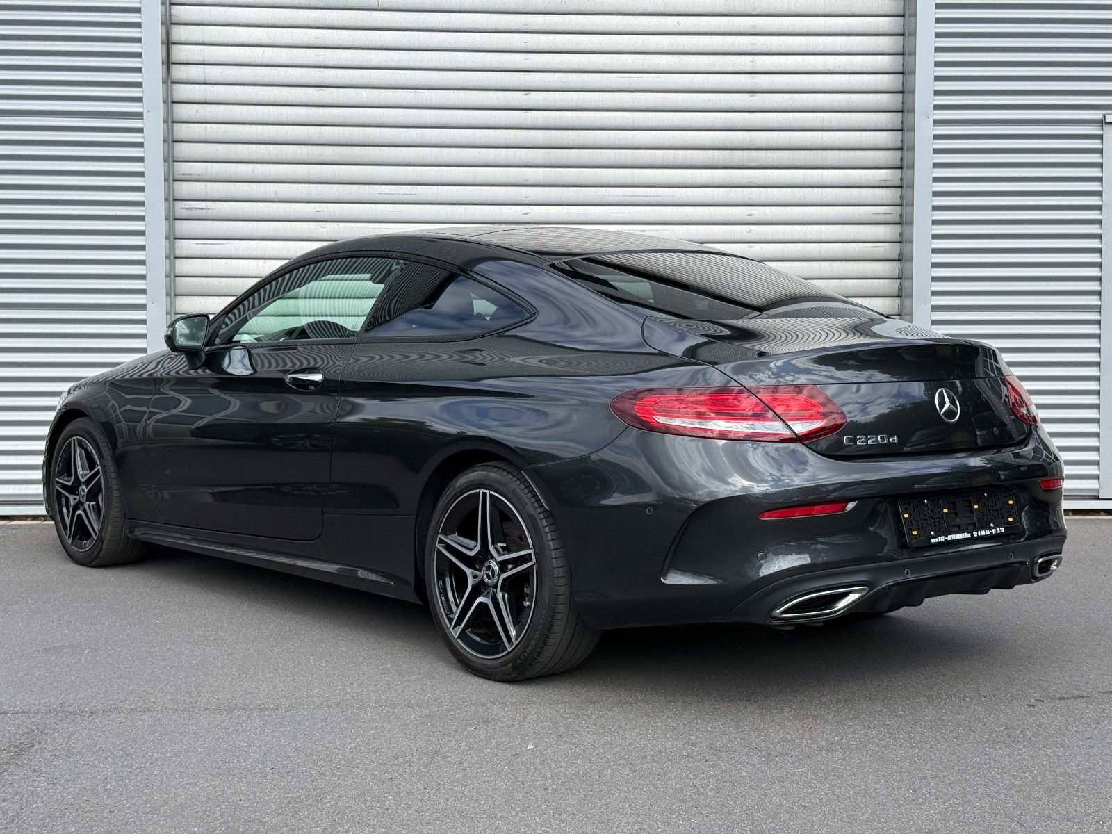 Fahrzeugabbildung Mercedes-Benz C 220d Coupe AMG Burmester Pano Night-Paket 360°