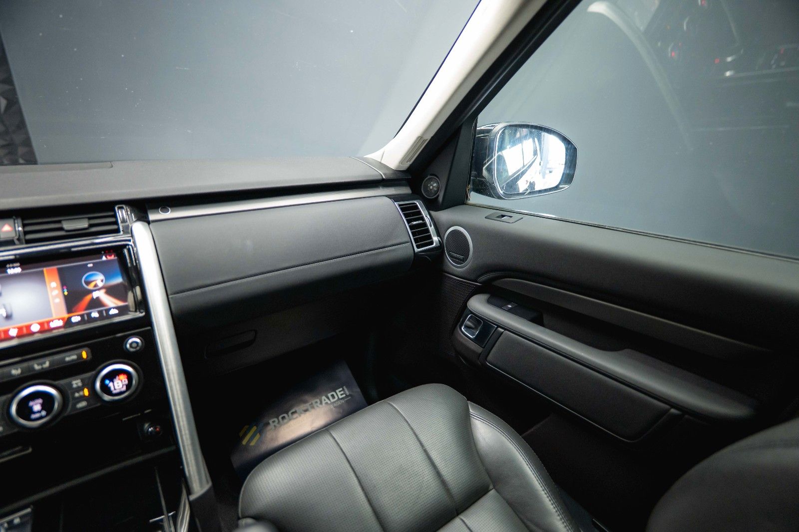 Fahrzeugabbildung Land Rover Discovery 5 2.0 TD SD4 HSE BLACK 4x4 *AHK*LED*