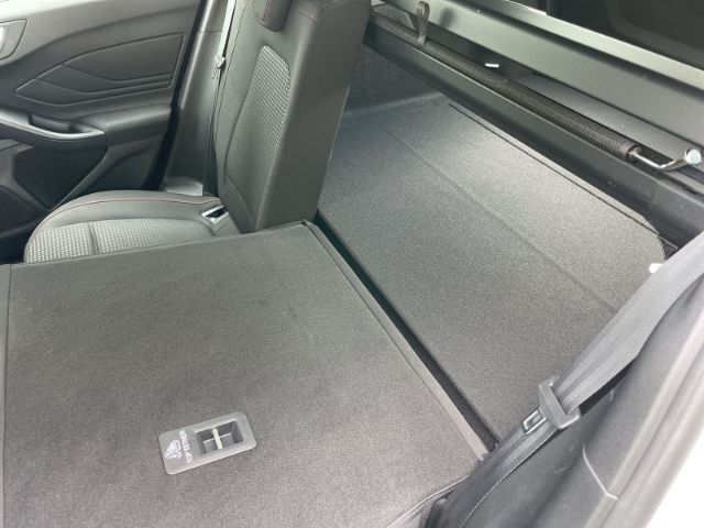 Fahrzeugabbildung Ford Focus 2.0 EcoBlue ST-Line AHK, Navi, Rückfahrkam