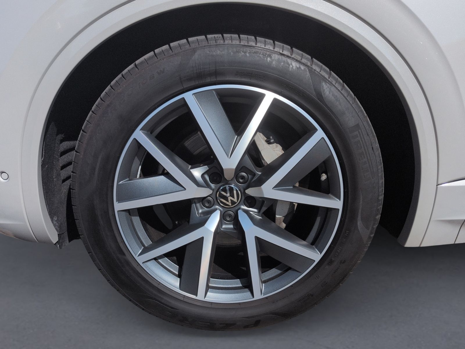 Touareg 3.0 TDI 4M R-Line LUFT+STHZ+PANO+AHK+