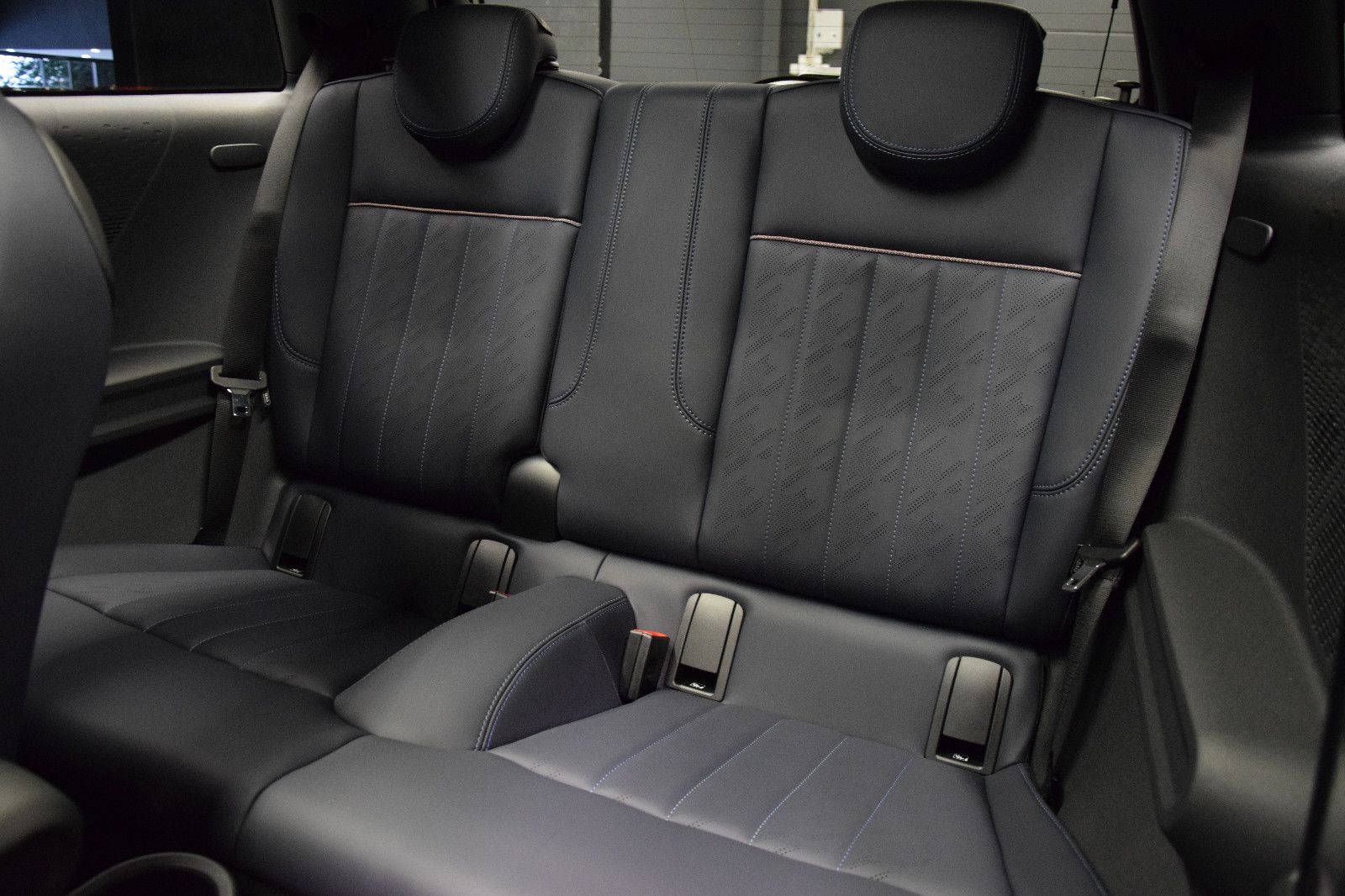 Fahrzeugabbildung MINI Cooper C Favoured Trim Paket-L Pano h/k HuD