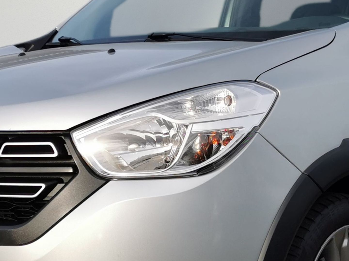 Fahrzeugabbildung Dacia Lodgy Stepway 1.6 SCe100 Navi SHZ Kamera 7-Sitze