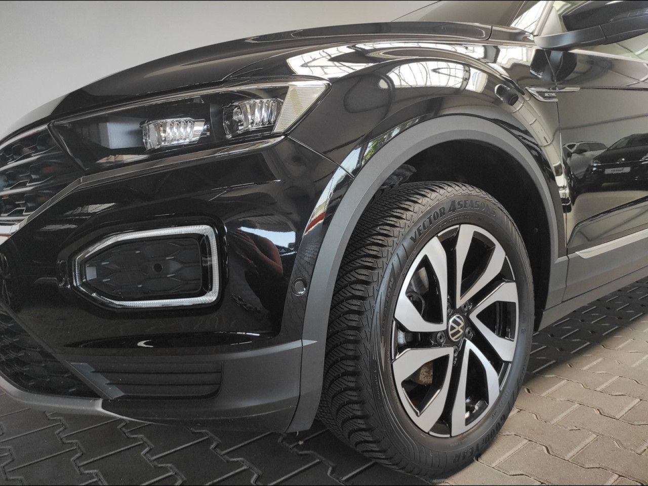 Volkswagen T-Roc Cabriolet ACTIVE 1.5 TSI DSG BEATS-AUDIO foto 4