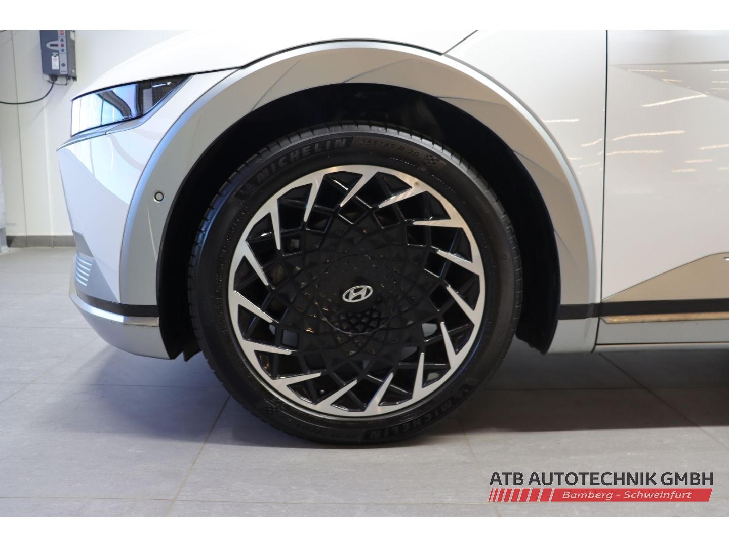Fahrzeugabbildung Hyundai IONIQ 5 UNIQ 77,4kWh Batt. SOH98,1% 4WD HUD El.