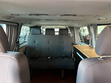 Volkswagen T5 *CAMPER*KÜCHE*BETT(aufklappbar)*ESSTISCH*AHK*
