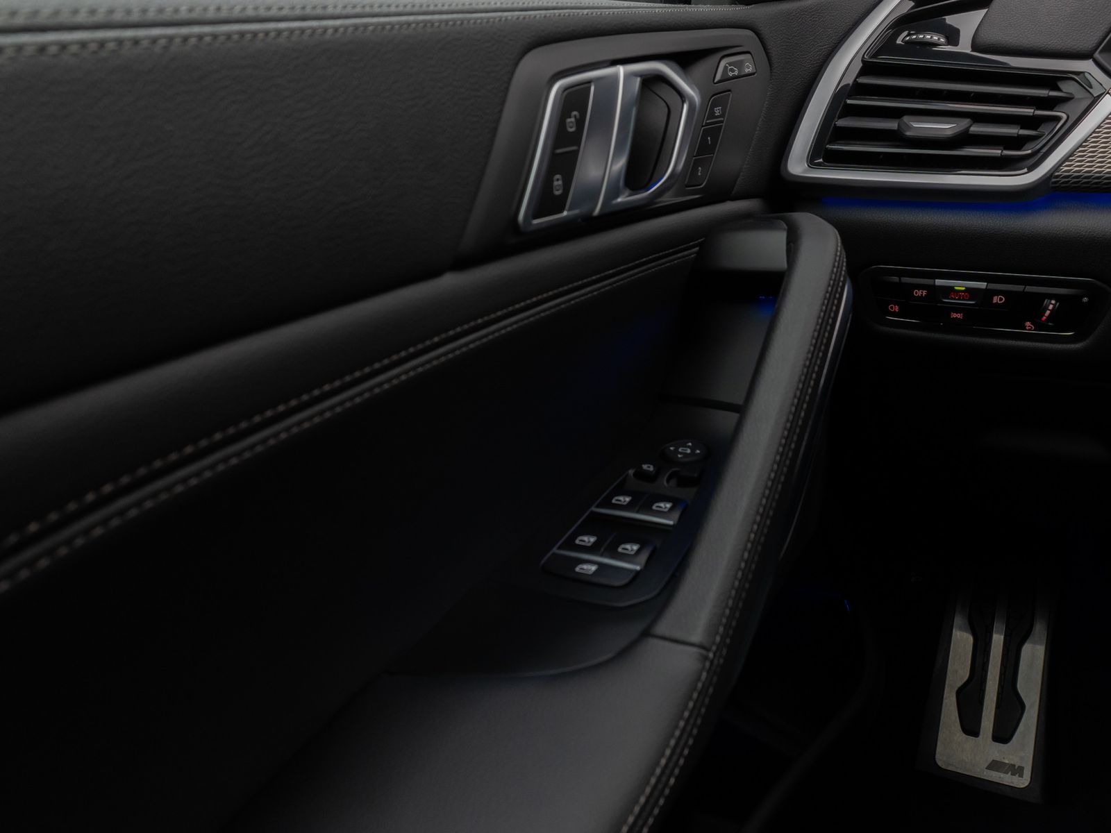 Fahrzeugabbildung BMW X6 xD40d M Sport Laser 360°HUD DAB H/K Komfort