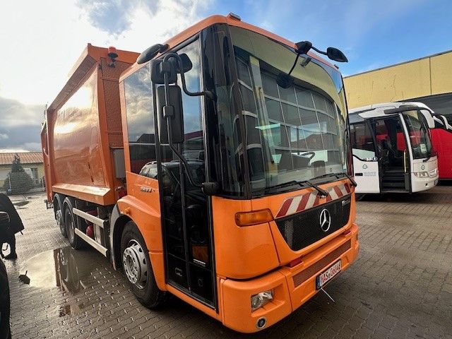 Mercedes-Benz ECONIC 2633 HN TERBERG 1. D- kommunale Hand