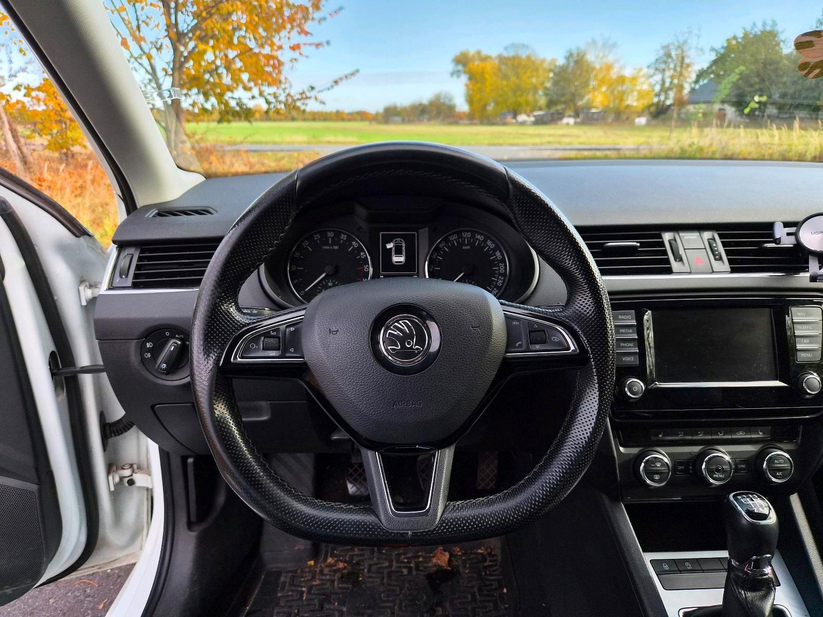 Skoda Octavia 2015 — фото 12