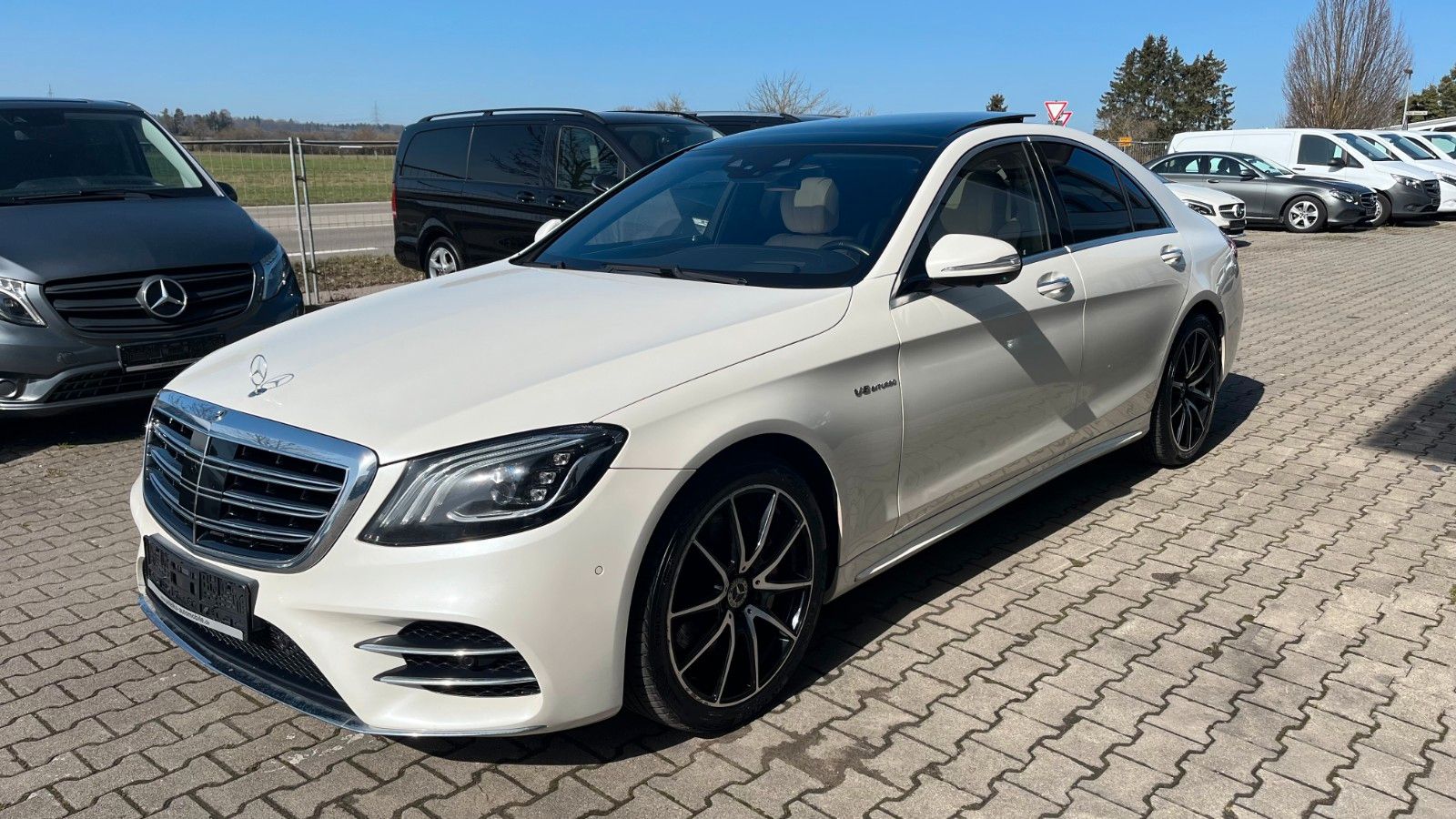 MERCEDES-BENZ S 560 4MATIC  AMG+ BURMESTER 360° HUD DISTR PANO