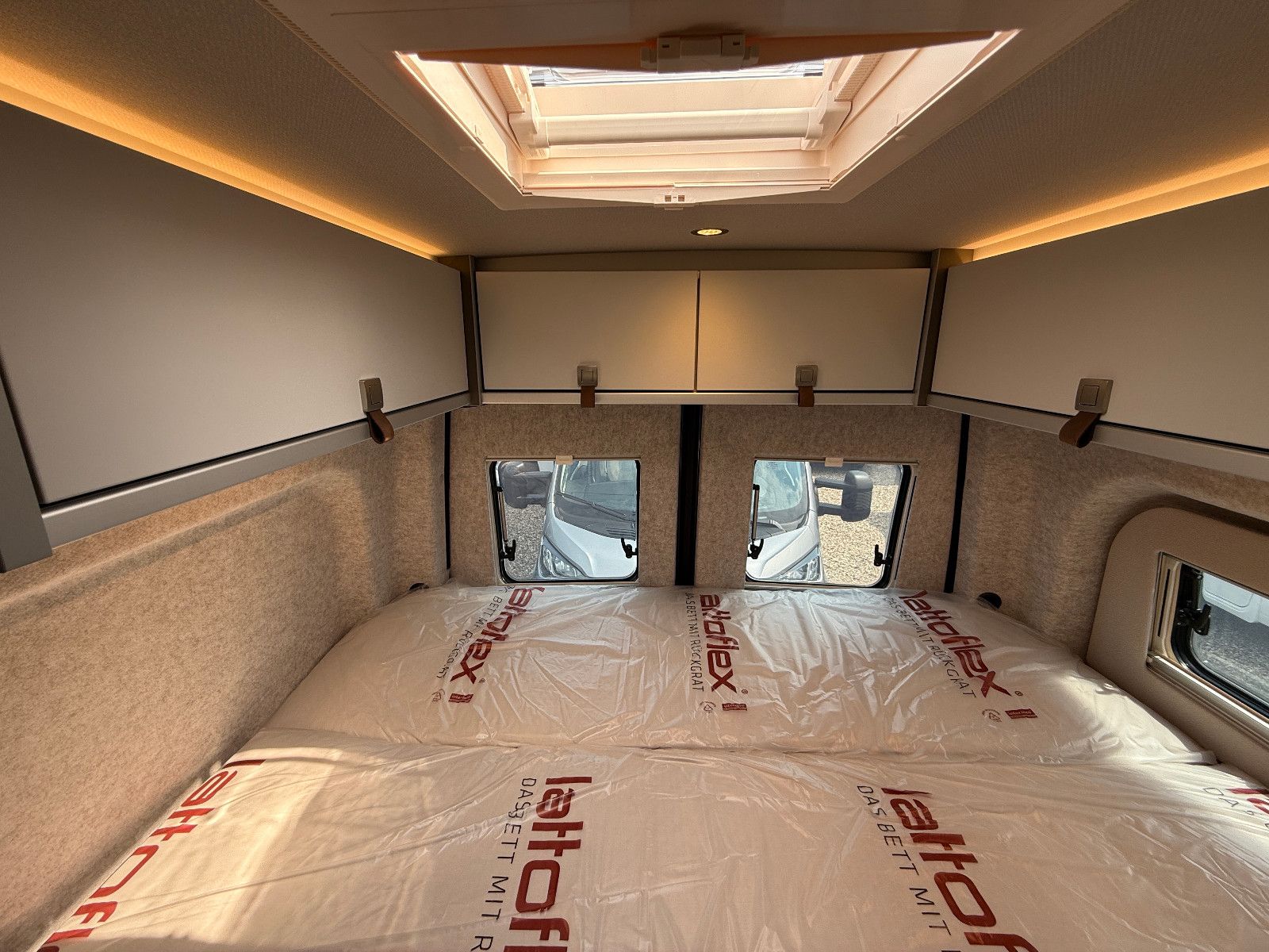 Fahrzeugabbildung HYMER / ERIBA / HYMERCAR Grand Canyon S - MB 600 - 4x4 - 19.986€ Sparen!