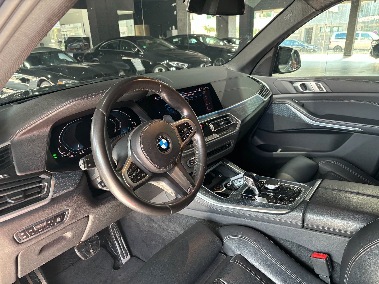 Fahrzeugabbildung BMW X5 xDrive 45e *M-Packet*HUD*360°Kam*Keyless