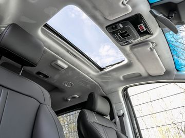 Hyundai Staria Signature Hybrid 2WD 7-Sitzer Park-Paket