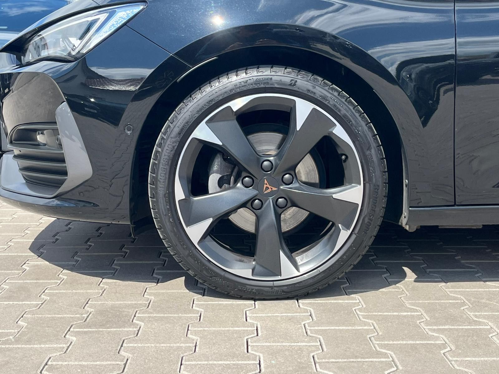 Fahrzeugabbildung CUPRA Leon 1.5 TSI LED*NAVI*APP*SHZ*KAMERA*ACC*MEMORY