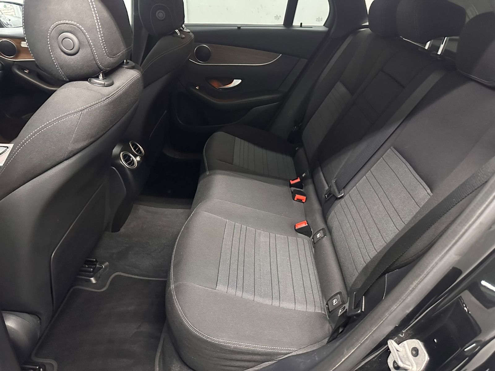 Fahrzeugabbildung Mercedes-Benz GLC 300 e 4MATIC Autom.*AHK*PANORAMA*DISTRO