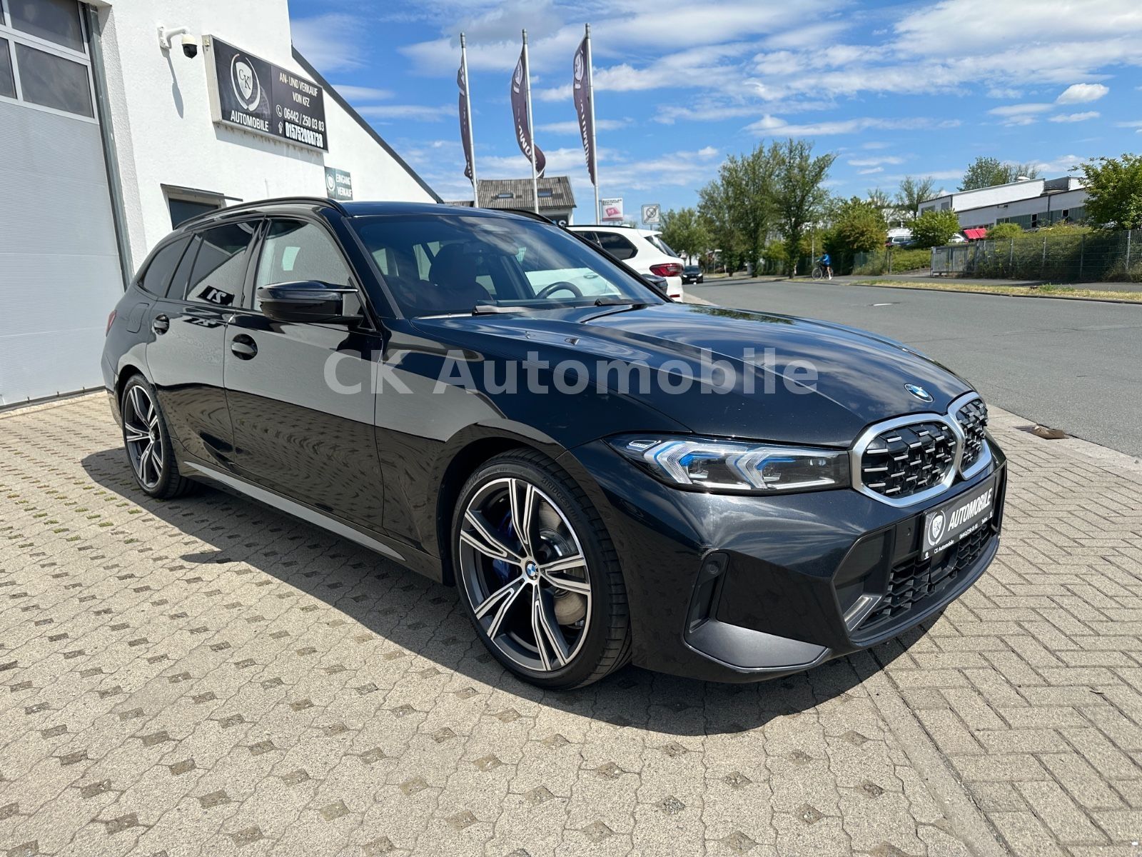 Fahrzeugabbildung BMW M340d xDrive Touring/Navi/Head-Up/Pano/360°/LED
