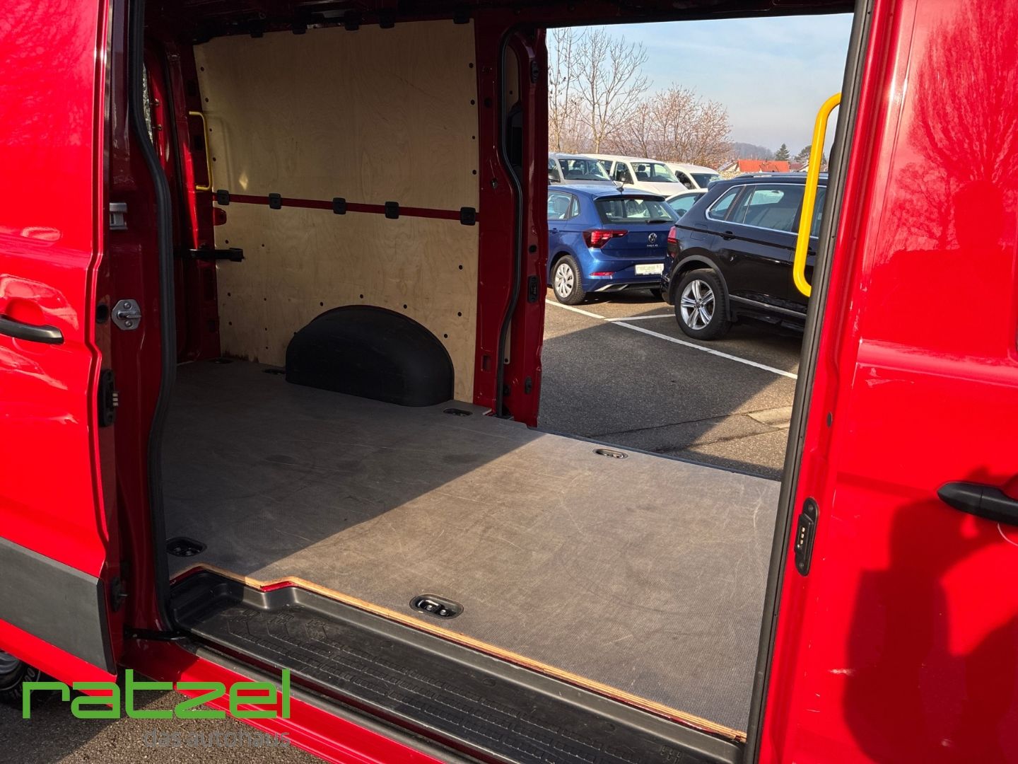 Fahrzeugabbildung Volkswagen Crafter Kasten 35 MR 2-Schiebetüren AHK Navi Rüc