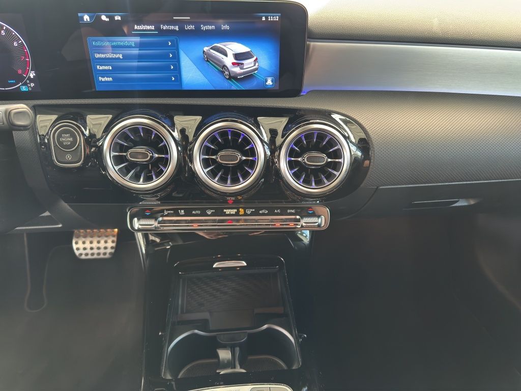 Fahrzeugabbildung Mercedes-Benz A 200 AMG Line AMG*Night*Navi*PDC*ParkAss*RFK