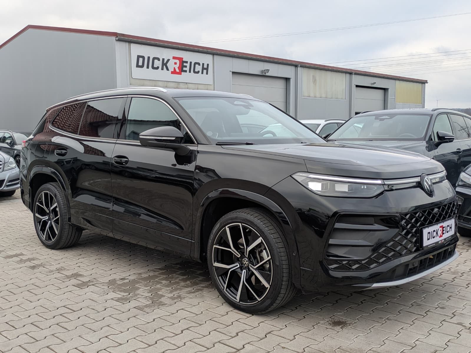 Fahrzeugabbildung Volkswagen Tayron 2.0 TDI 4M R-Line 7Si*MATRIX*AHK*PANO*HUD