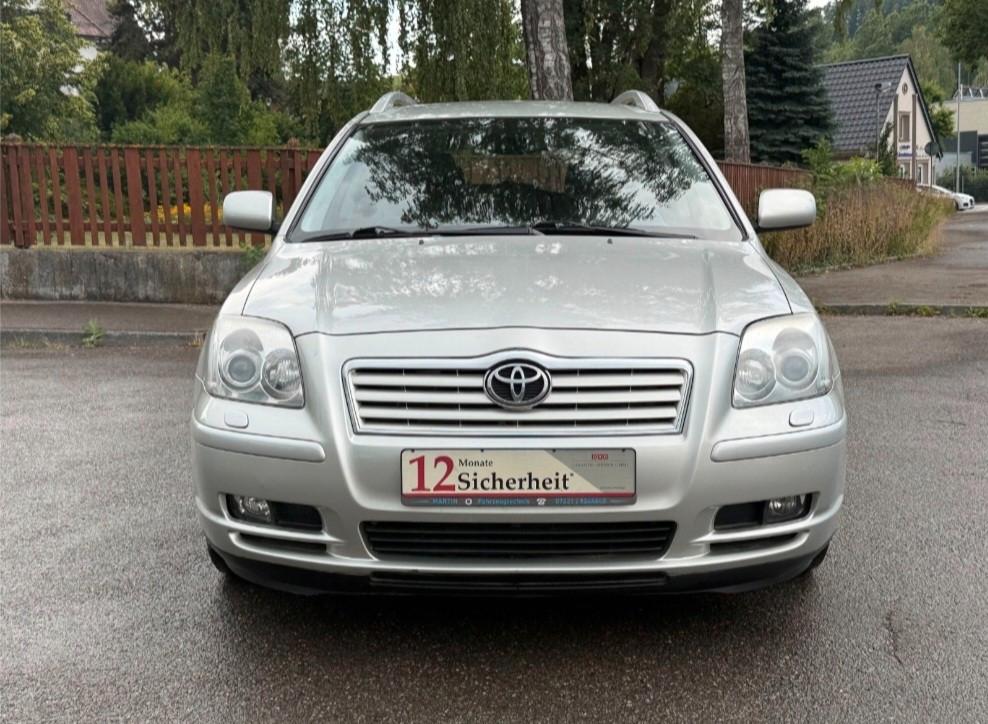 Toyota Avensis 2006 — салон