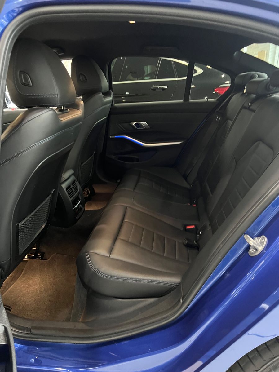 Fahrzeugabbildung BMW 330 i M Sport * Head-Up *Ambiente* LEDER *