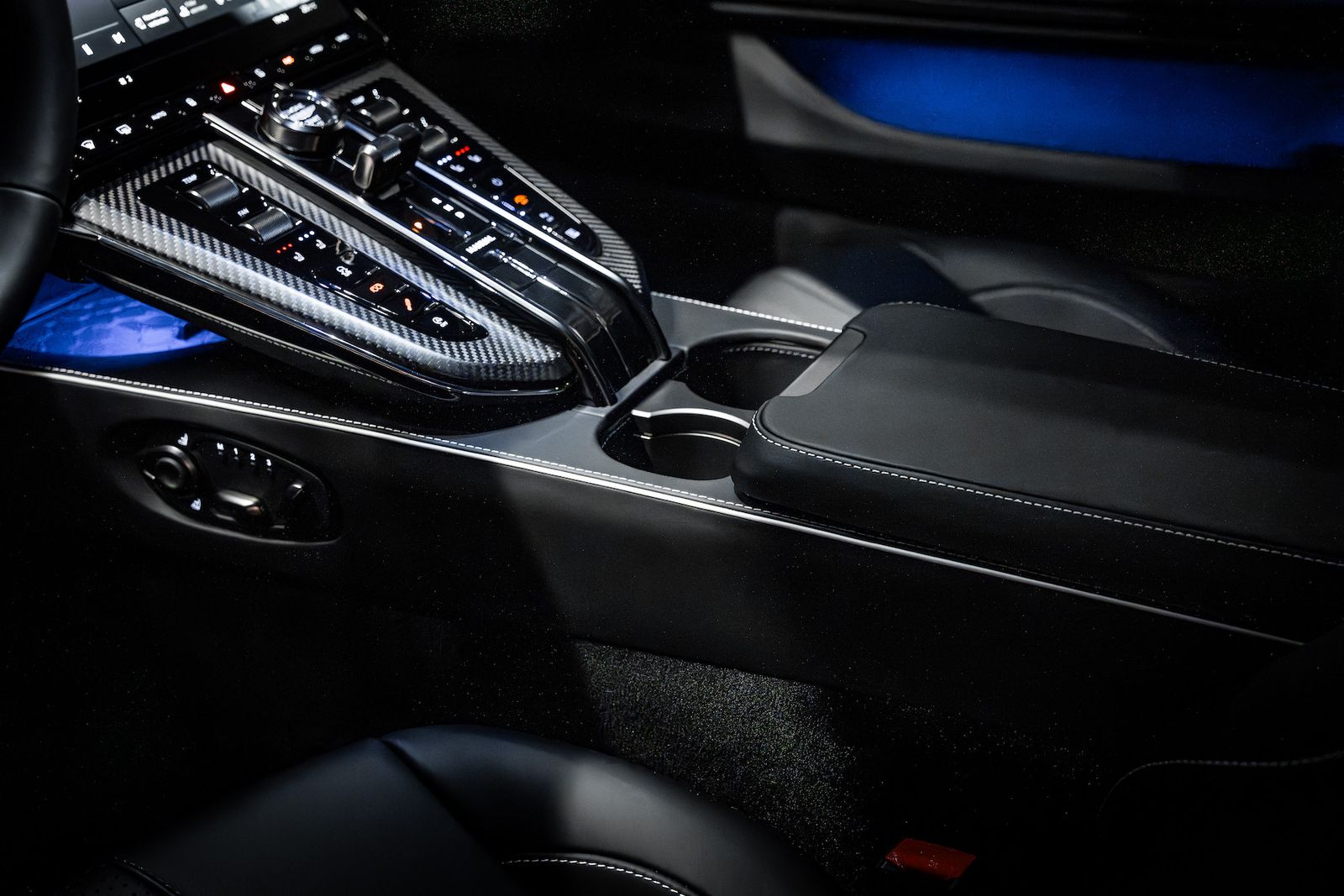 Fahrzeugabbildung Aston Martin V8 Vantage BOWERS&WILKINS|TRAUMAUTO|MY25