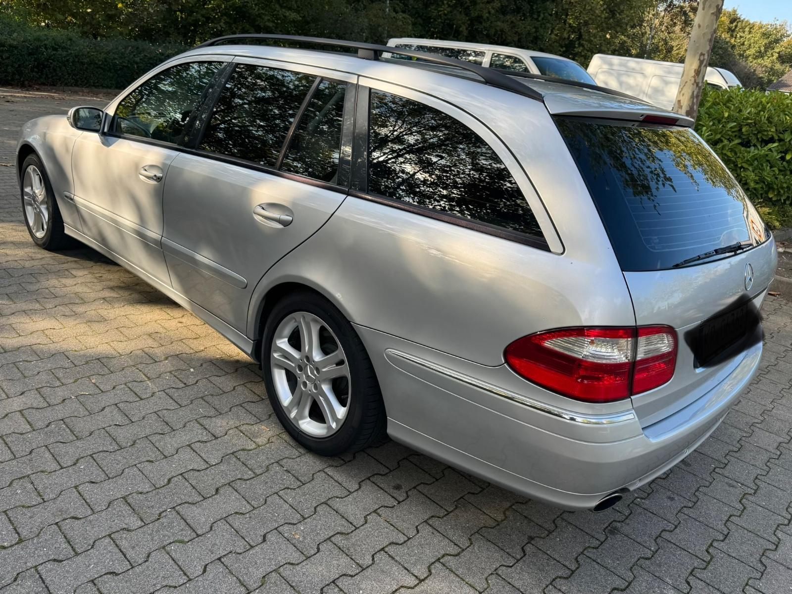 Mercedes-Benz E200 2005 — photo 5