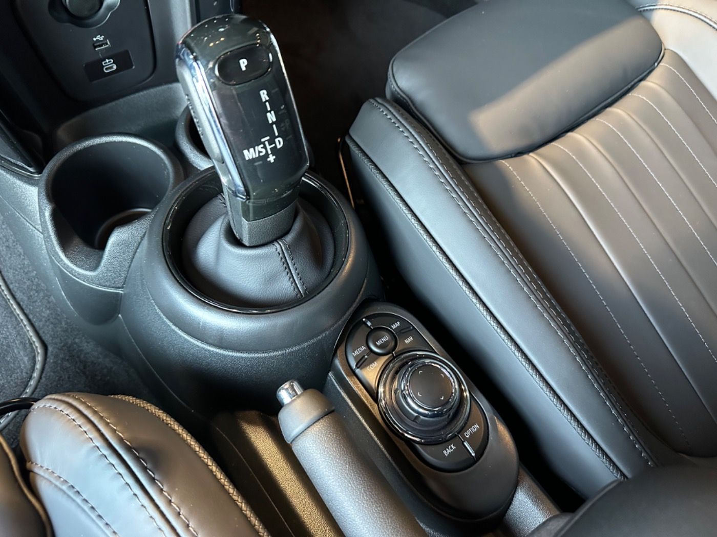 Fahrzeugabbildung MINI Cooper 5-Türer DKG YOURS-Trim PremiumExtra