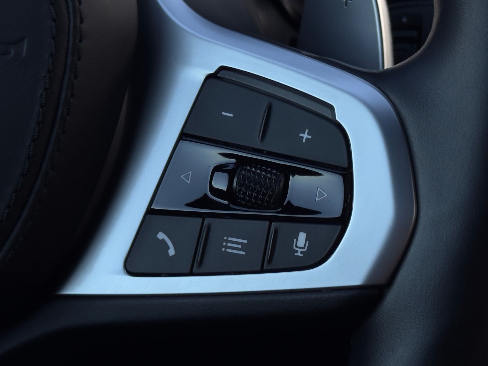 Fahrzeugabbildung BMW M550i xDr H&K 360° HUD Laser ACC SHD StdHz Nappa