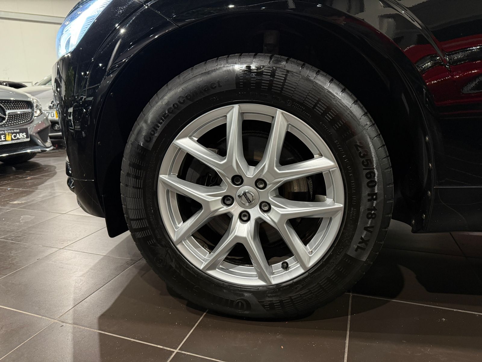 Fahrzeugabbildung Volvo XC60 Momentum Pro 2WD LED NAV DAB RFK SHZ ALU
