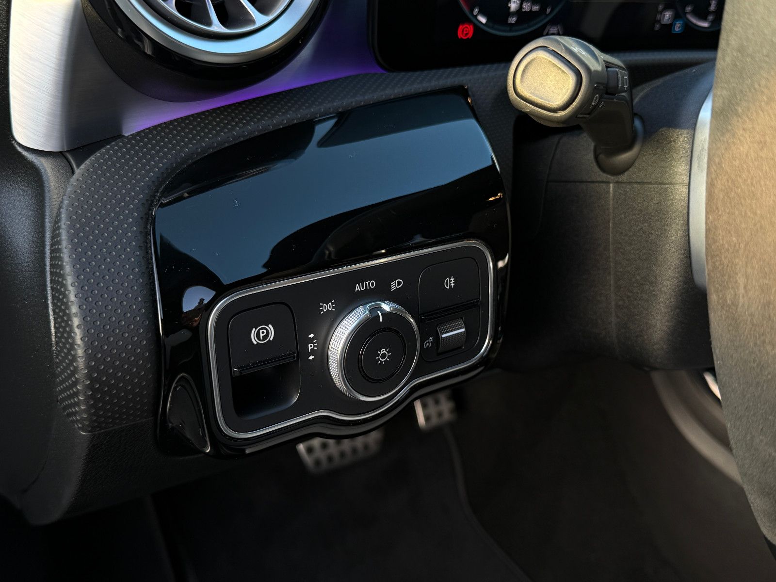 Fahrzeugabbildung Mercedes-Benz CLA 250 SB AMG-Line ACC Leder LED Memory Kamera