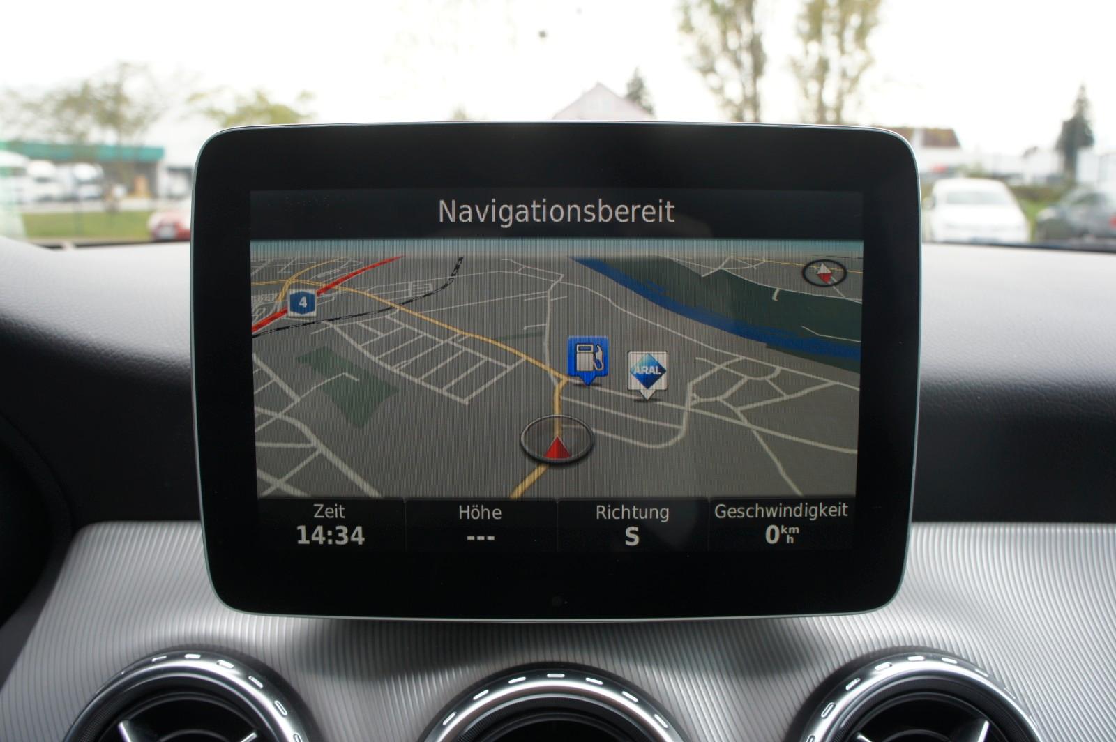Mercedes-Benz GLA 200 Urban *BI-XENON*NAVI*KLIMA*PDC*SHZ*