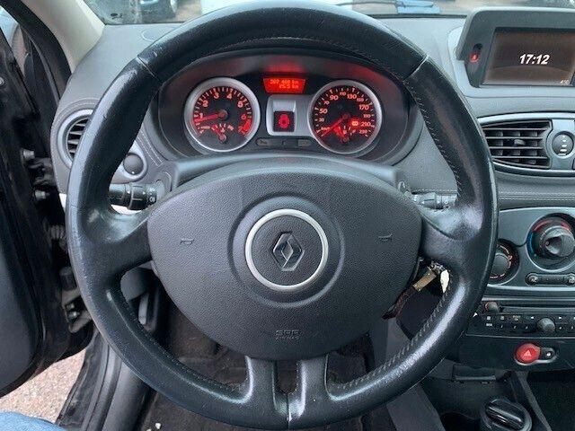 Renault Clio 2011 — photo 11