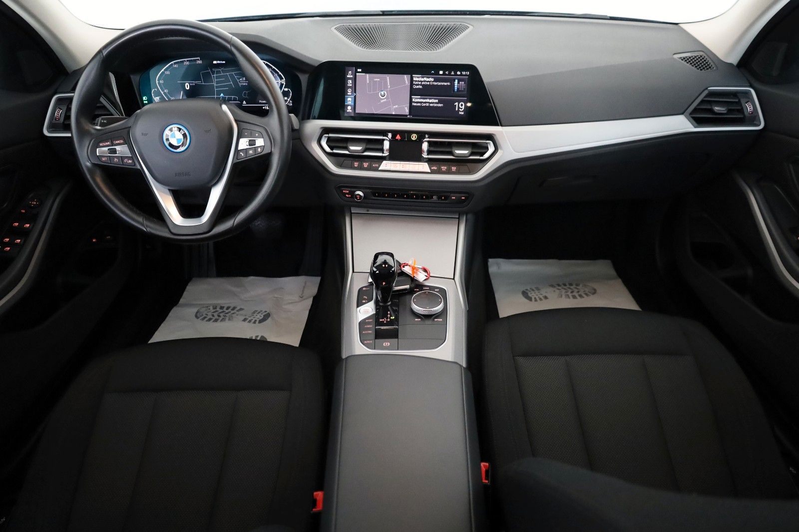 Fahrzeugabbildung BMW 330 e Advantage Touring,Navi,LED,Kamera,Carplay