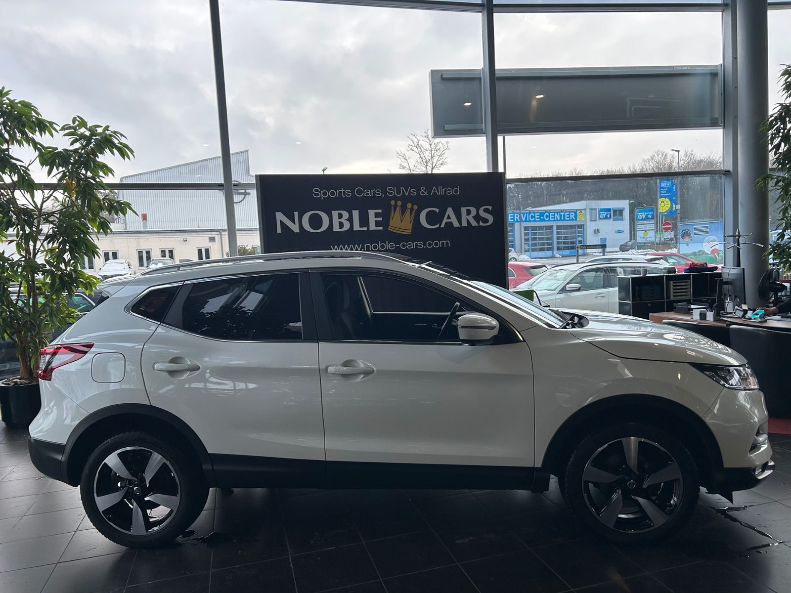 Fahrzeugabbildung Nissan Qashqai Zama PANO AHK 360° NAV SHZ 18"