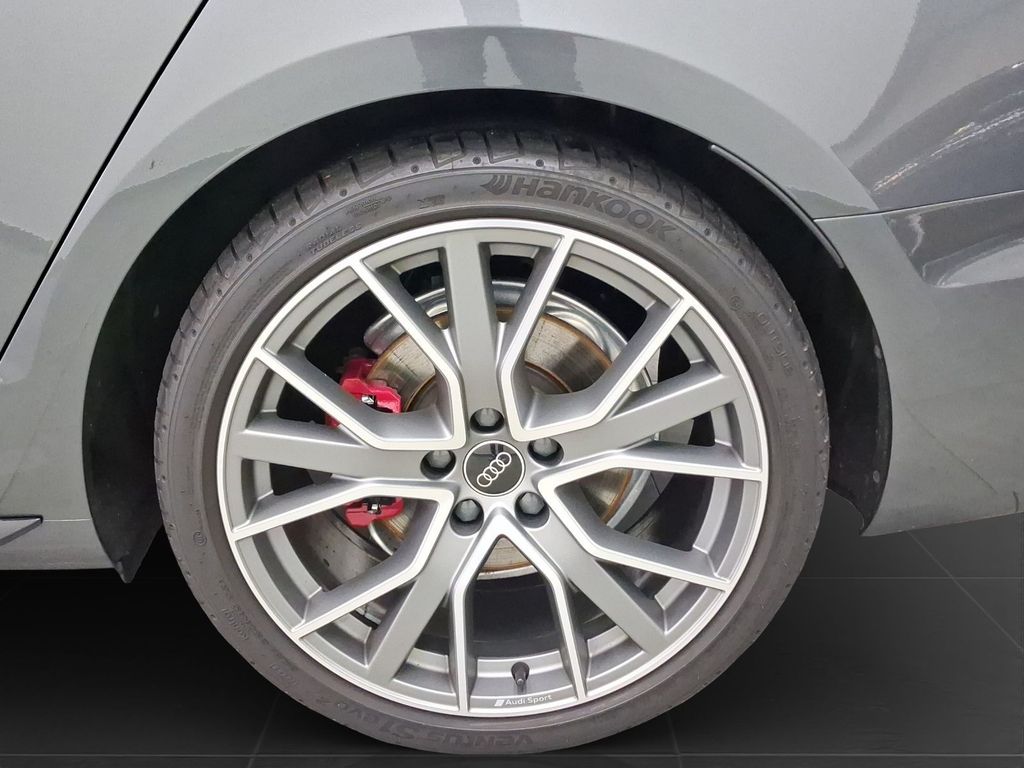 AUDI A4 2024