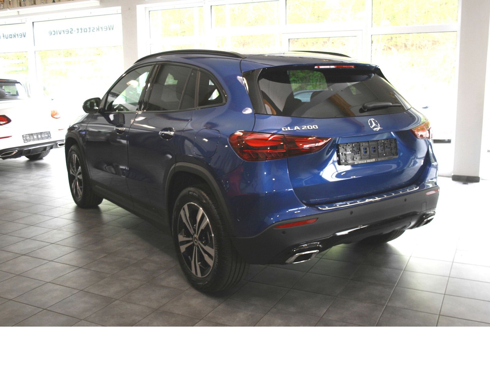 Fahrzeugabbildung Mercedes-Benz GLA 200 Progr. Night*360°*Memory*MBUX*Distronic