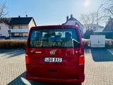 Volkswagen T6 Multivan - rote Volkswagen T6 Multivan
