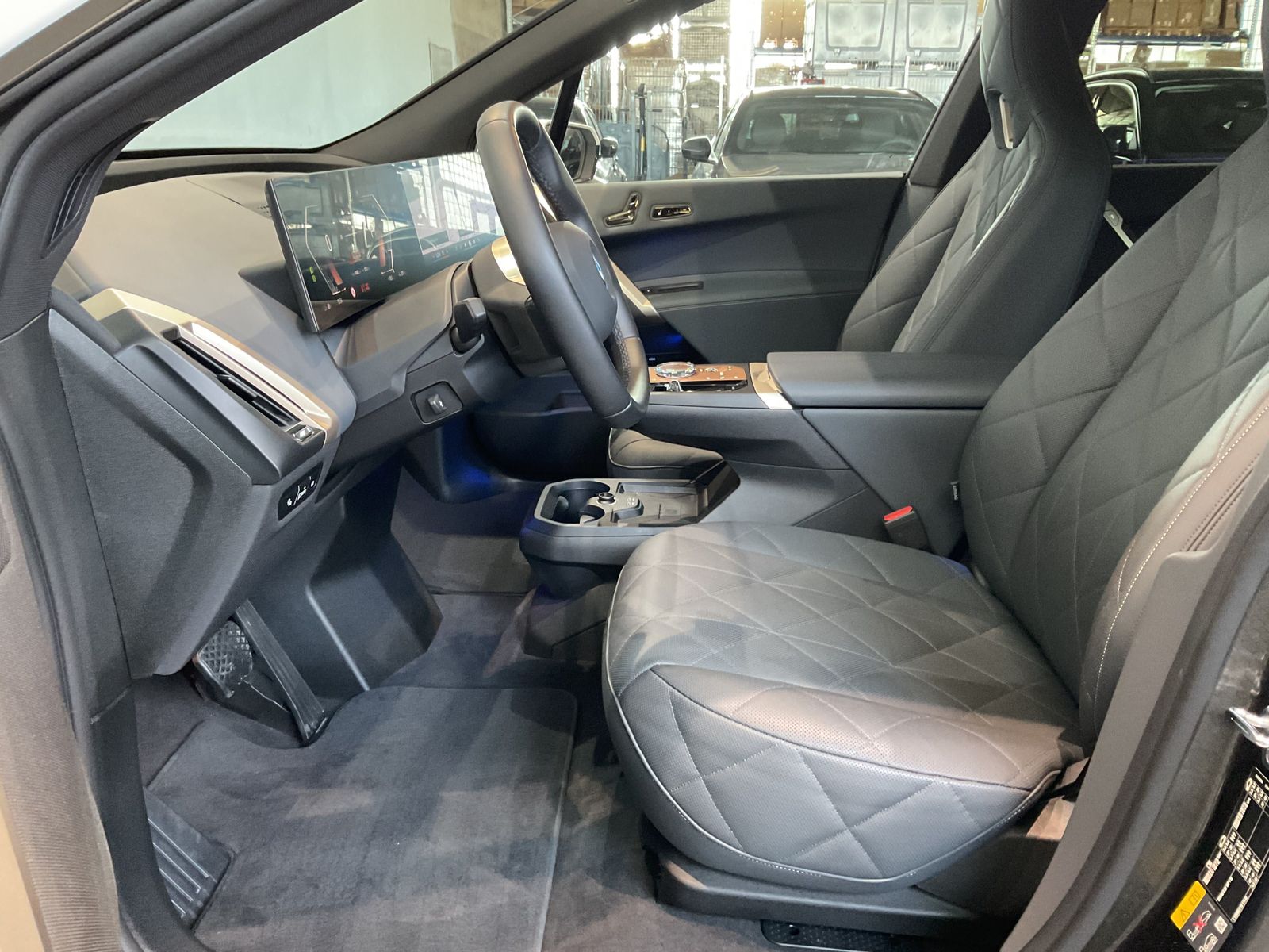 Fahrzeugabbildung BMW iX xDrive50 Sportpaket HK HiFi Pano.Dach AHK