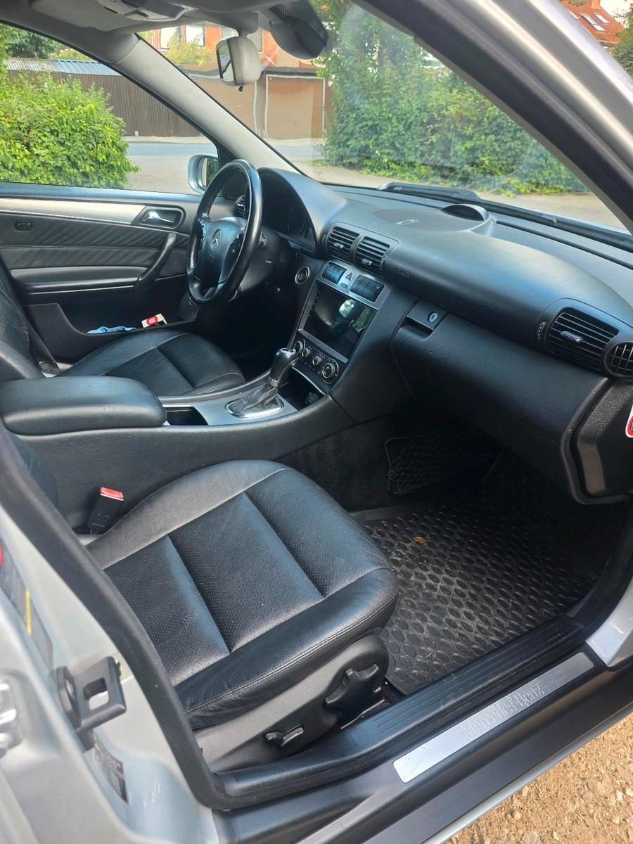Mercedes-Benz C320 2005 — photo 9