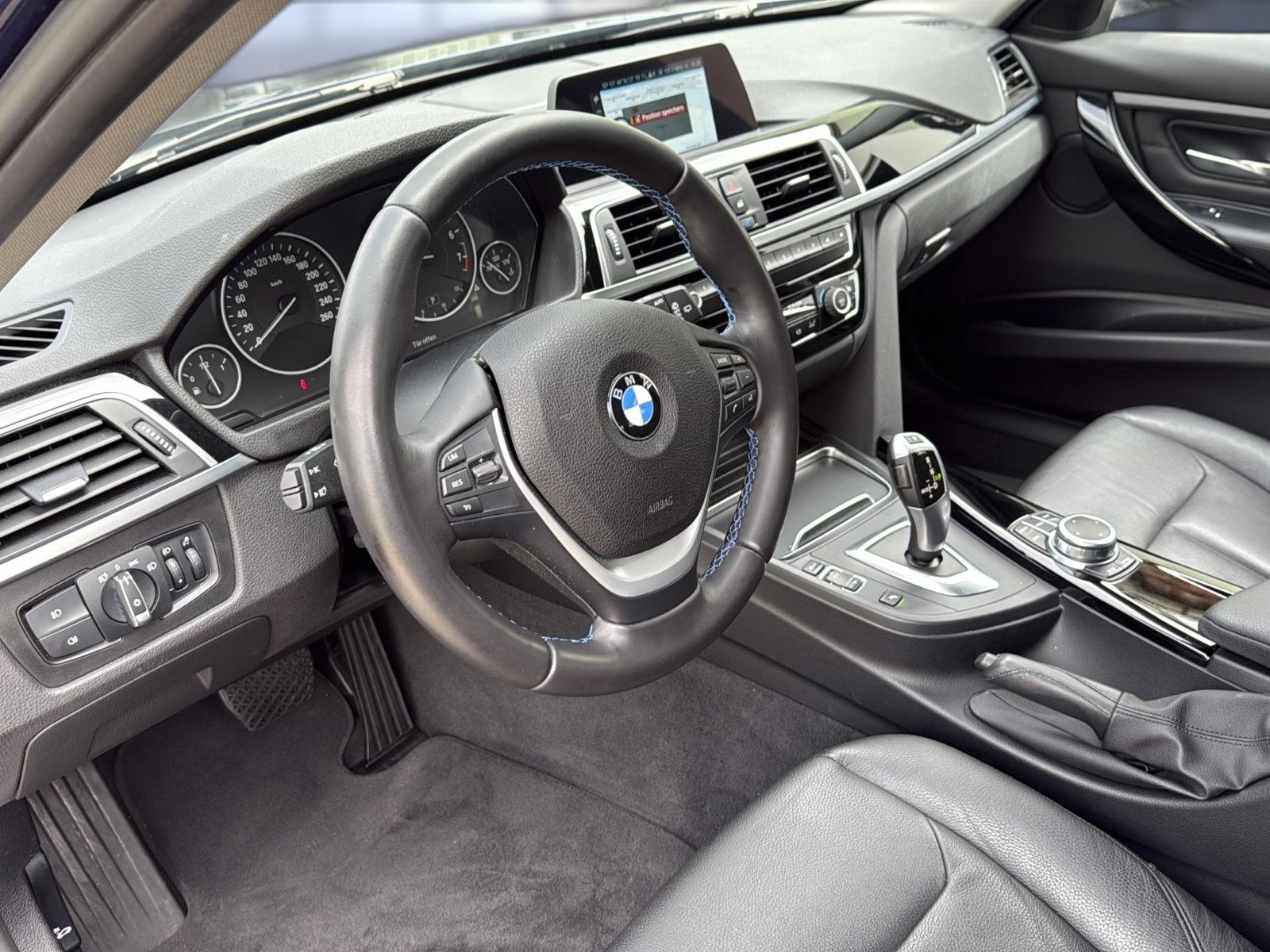 Fahrzeugabbildung BMW 320 i Touring / AHK / unfallfrei
