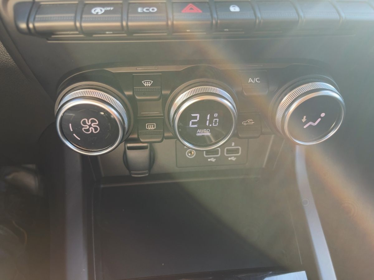 Fahrzeugabbildung Renault Arkana EQUILIBRE TCe 140 EDC ABS Fahrerairbag ES - mit KI generiert/bearbeitet