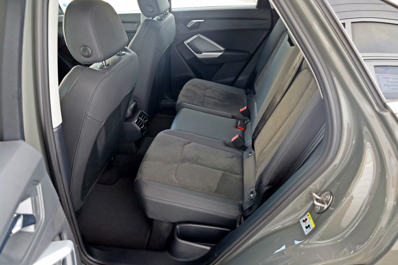 Fahrzeugabbildung Audi Q3 Sportback 35 TFSI S line,T.Leder,Navi,LED,SH