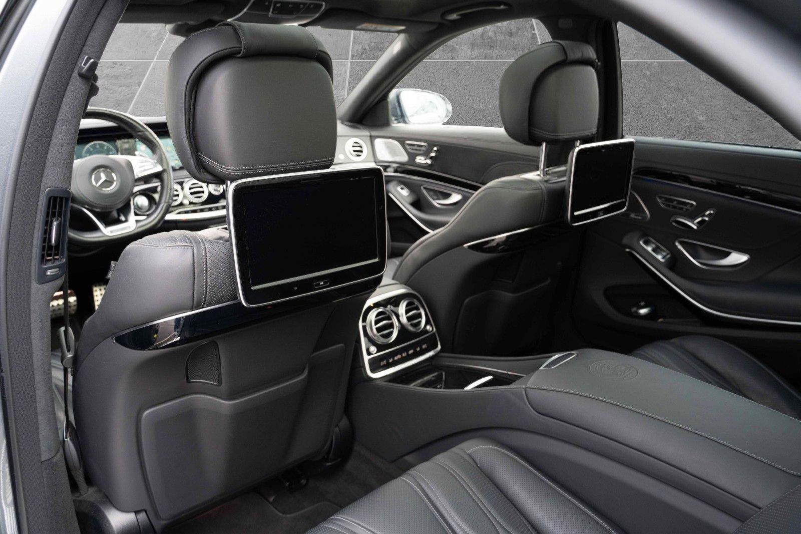 Fahrzeugabbildung Mercedes-Benz S 63 AMG L 4MATIC BURM PANO HUD LED DVD 360°