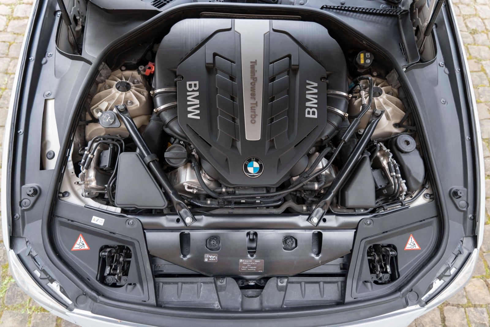 Fahrzeugabbildung BMW 550IX M-SPORTPAKET HUD B&O ACC HUD KAM TOTW