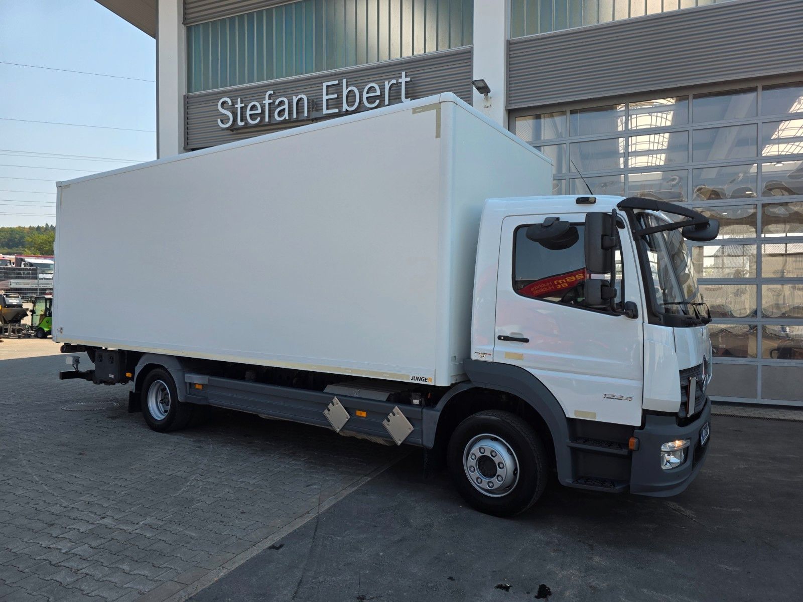 Fahrzeugabbildung Mercedes-Benz Atego 1224 LBW Bär 1.500kg Klima 3 Sitze