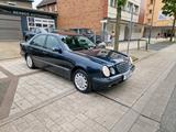 Mercedes-Benz E 280 ELEGANCE Automatik*2.HAND*LEDER*KLIMA*TEMP - gebrauchte Mercedes-Benz E-Klasse aus dem Jahr 2000