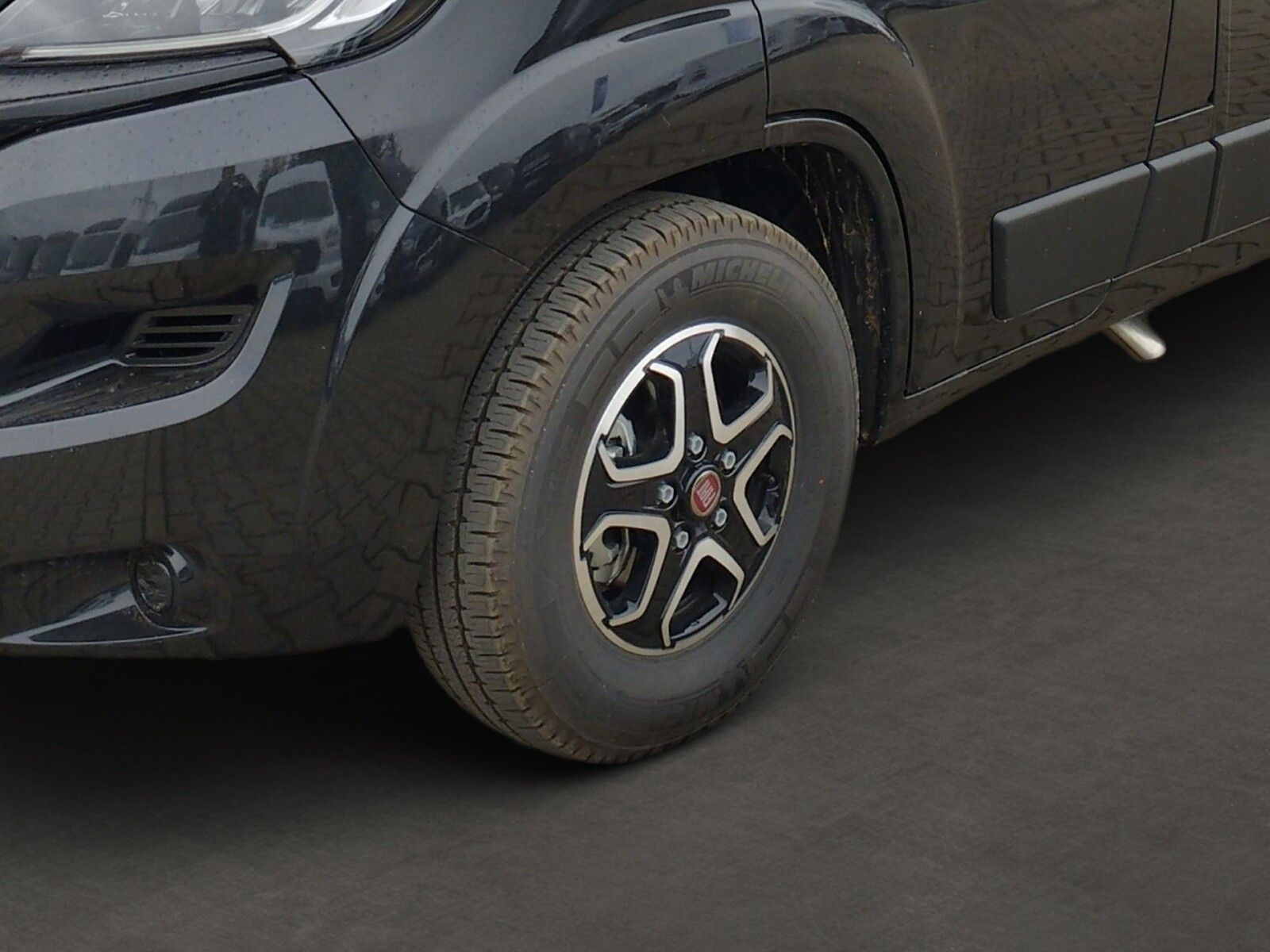 Fahrzeugabbildung Eura Mobil Van V 595 HB RFK, Klimaauto, Fahrassistenzpaket